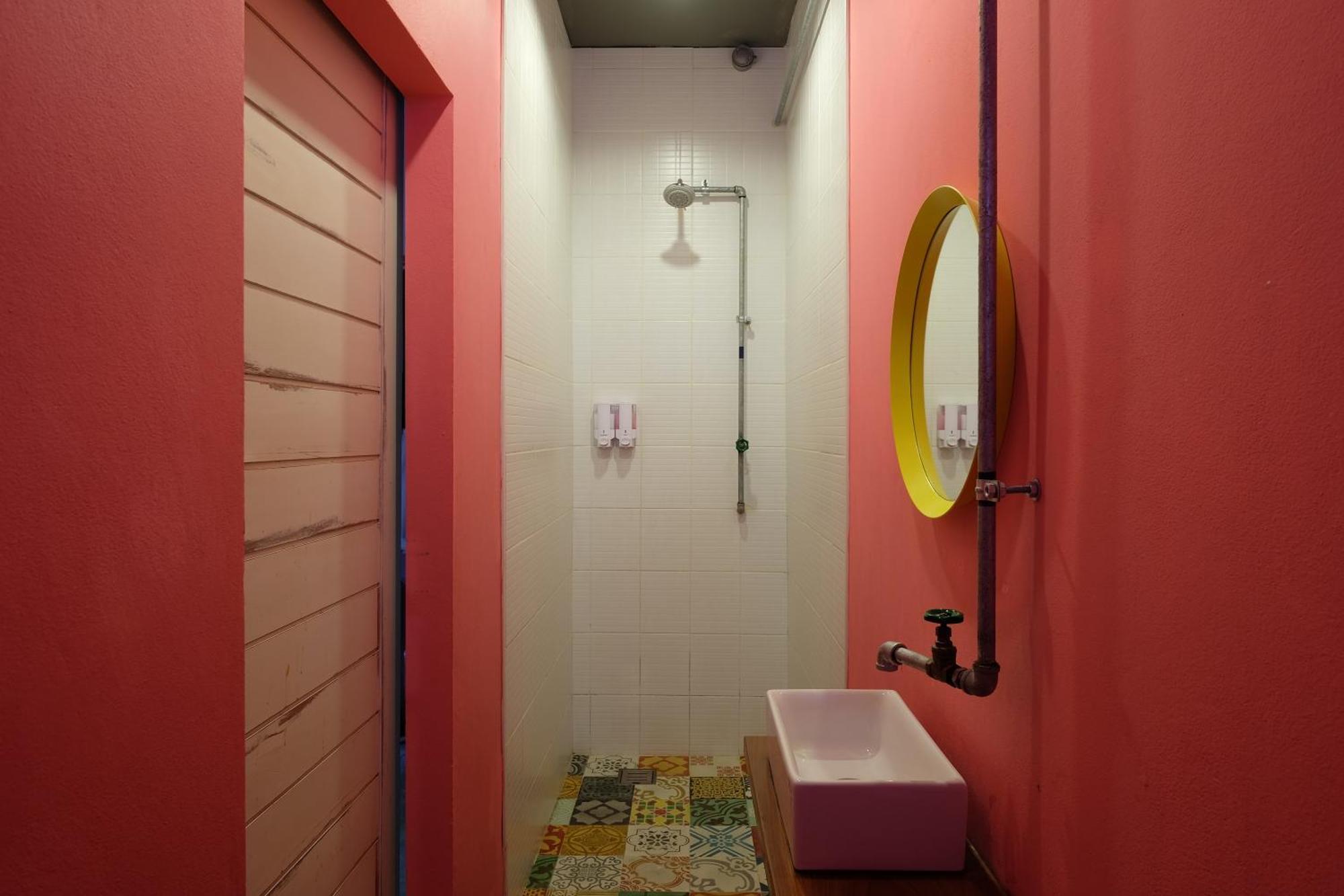 Bloo Hostel Phuket Extérieur photo