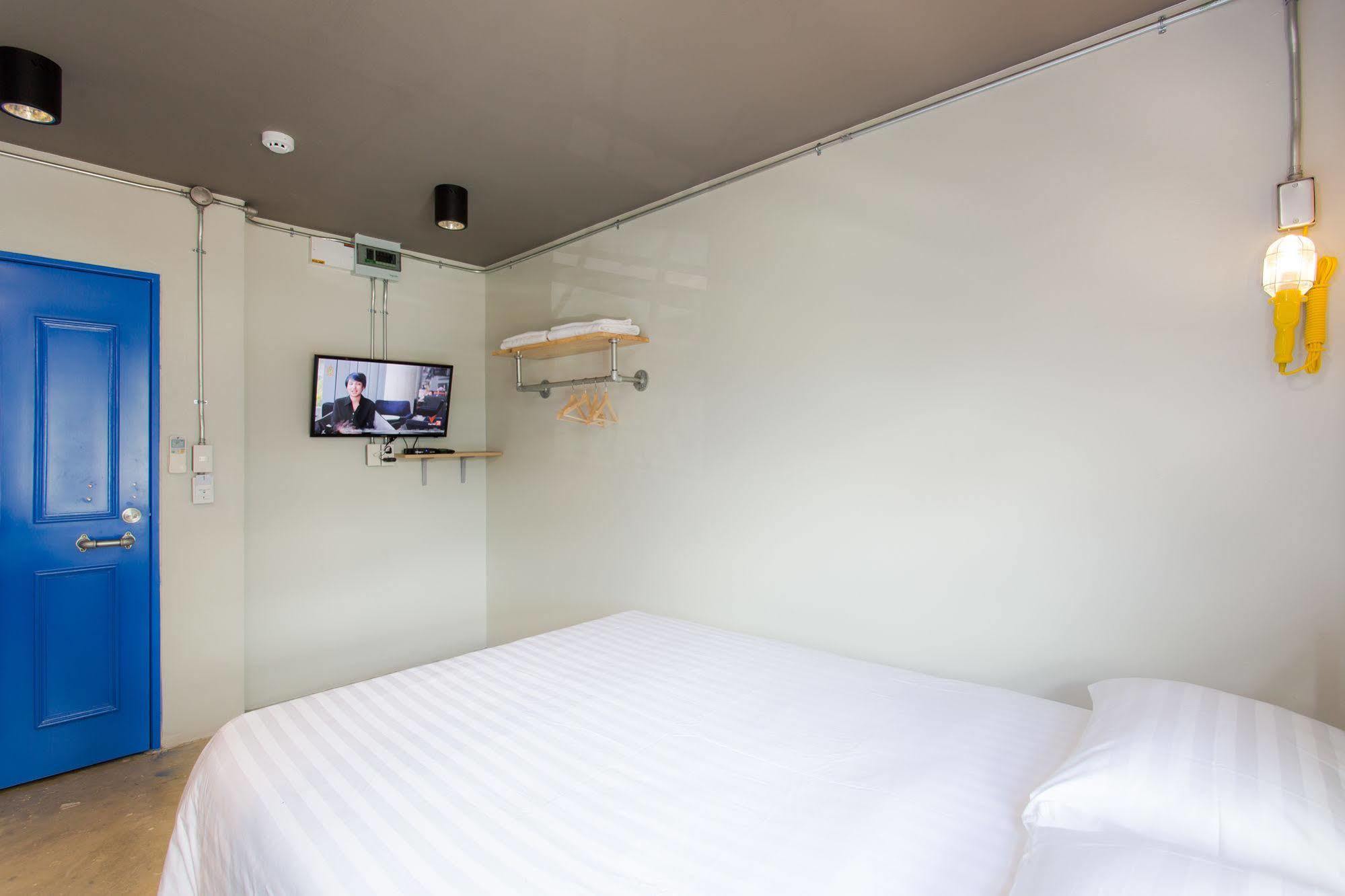 Bloo Hostel Phuket Extérieur photo