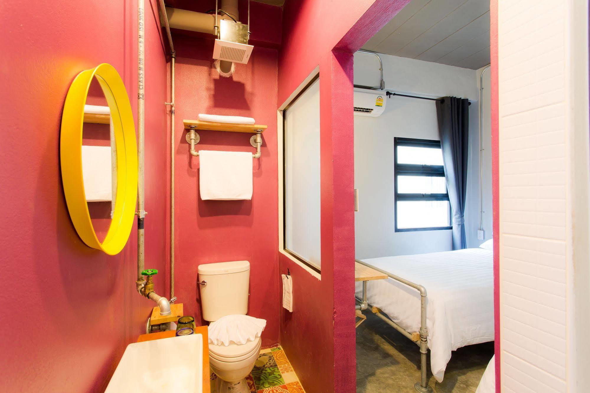 Bloo Hostel Phuket Extérieur photo