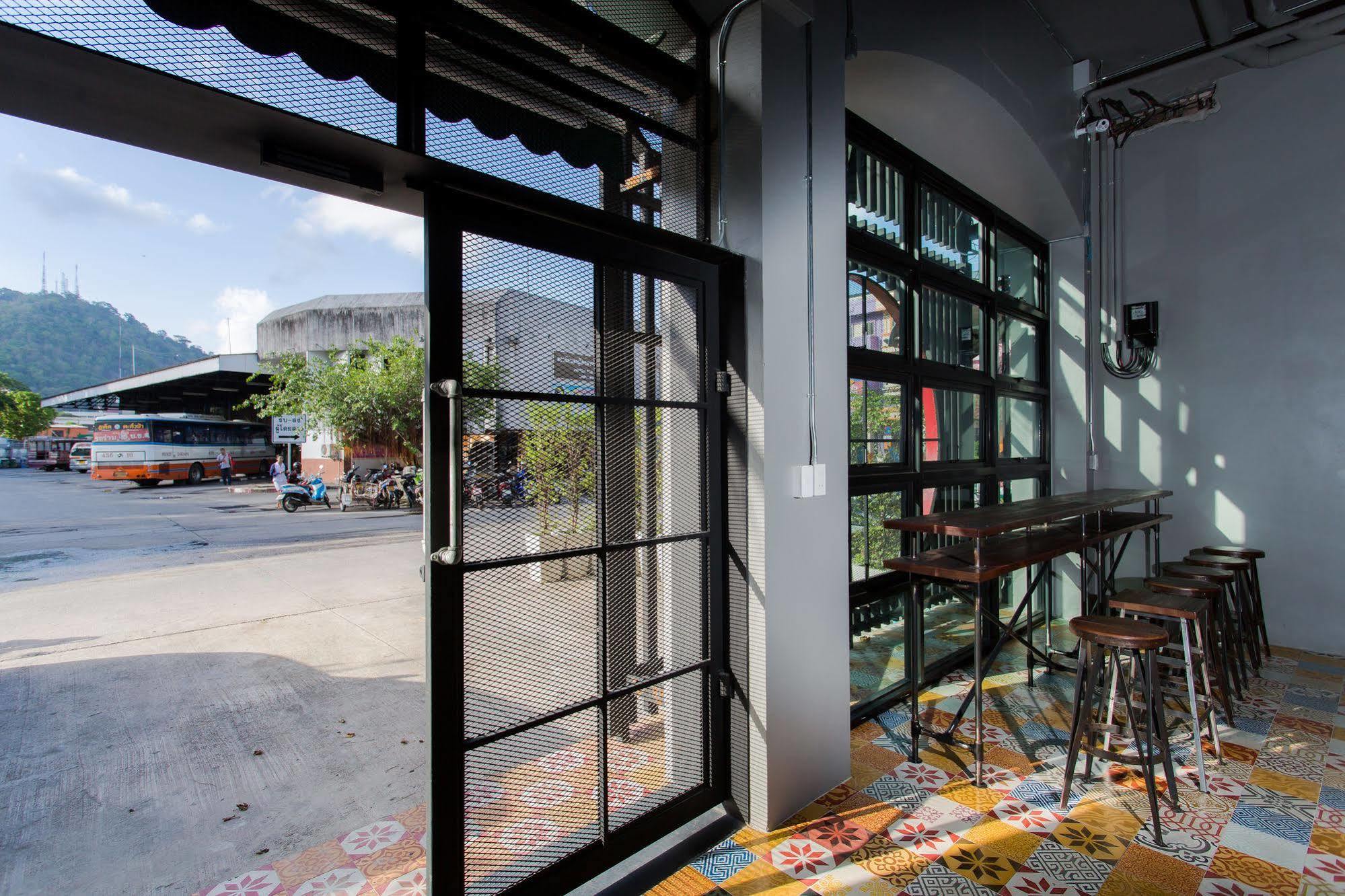 Bloo Hostel Phuket Extérieur photo