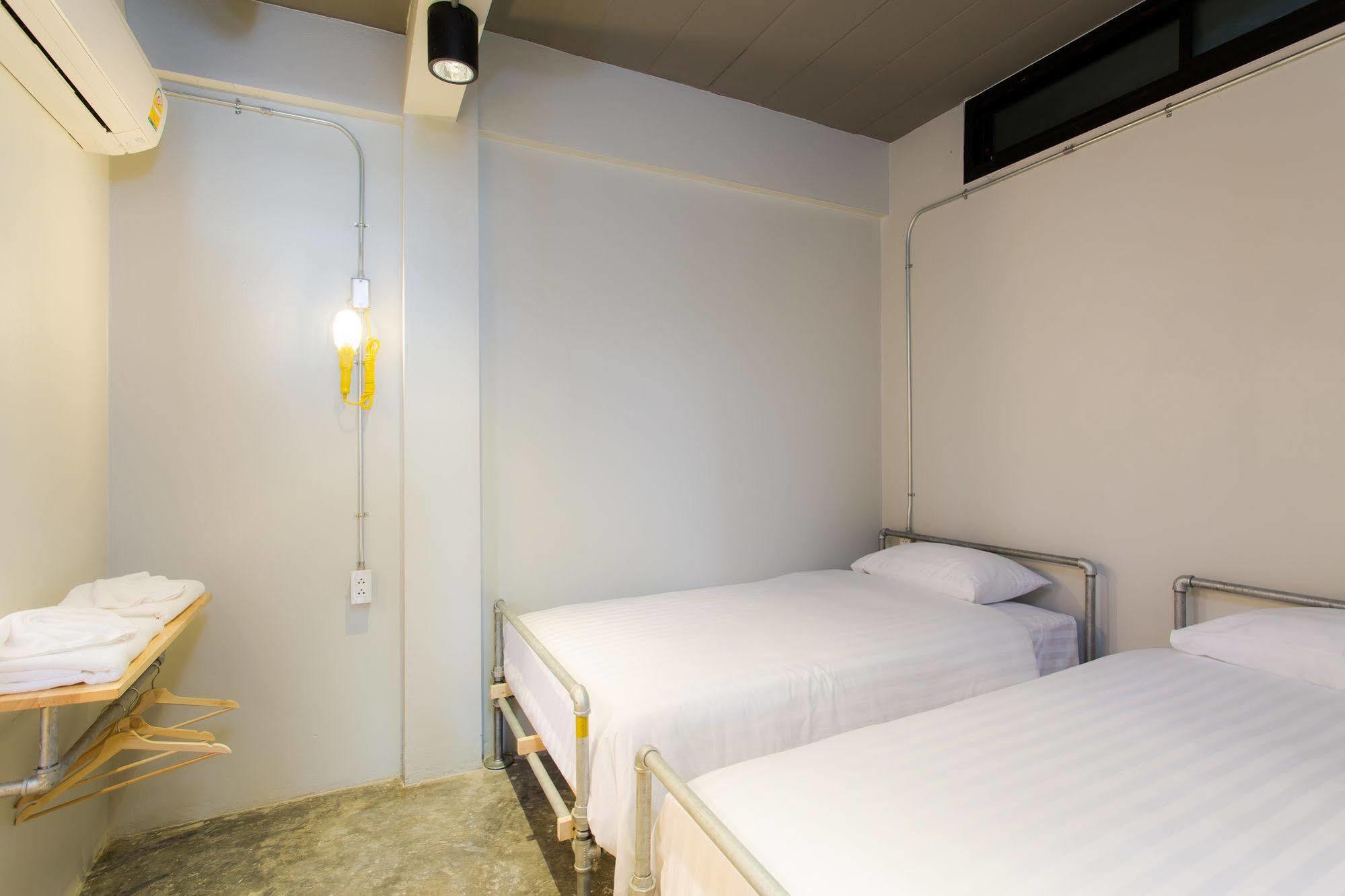Bloo Hostel Phuket Extérieur photo