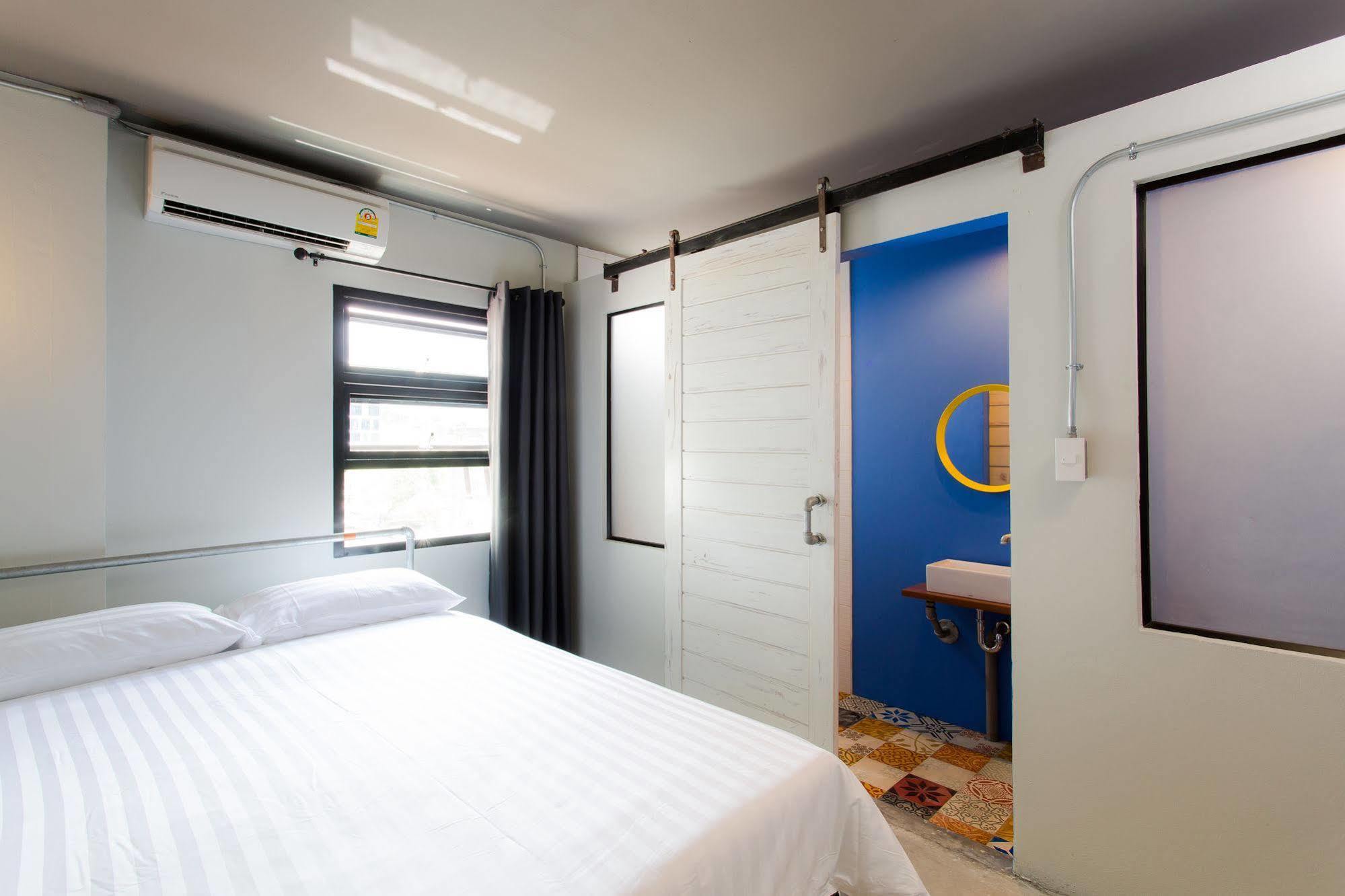 Bloo Hostel Phuket Extérieur photo