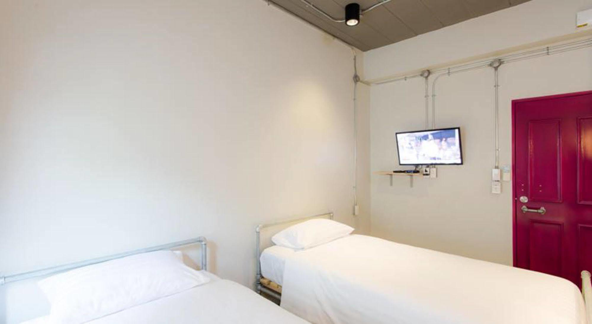 Bloo Hostel Phuket Extérieur photo