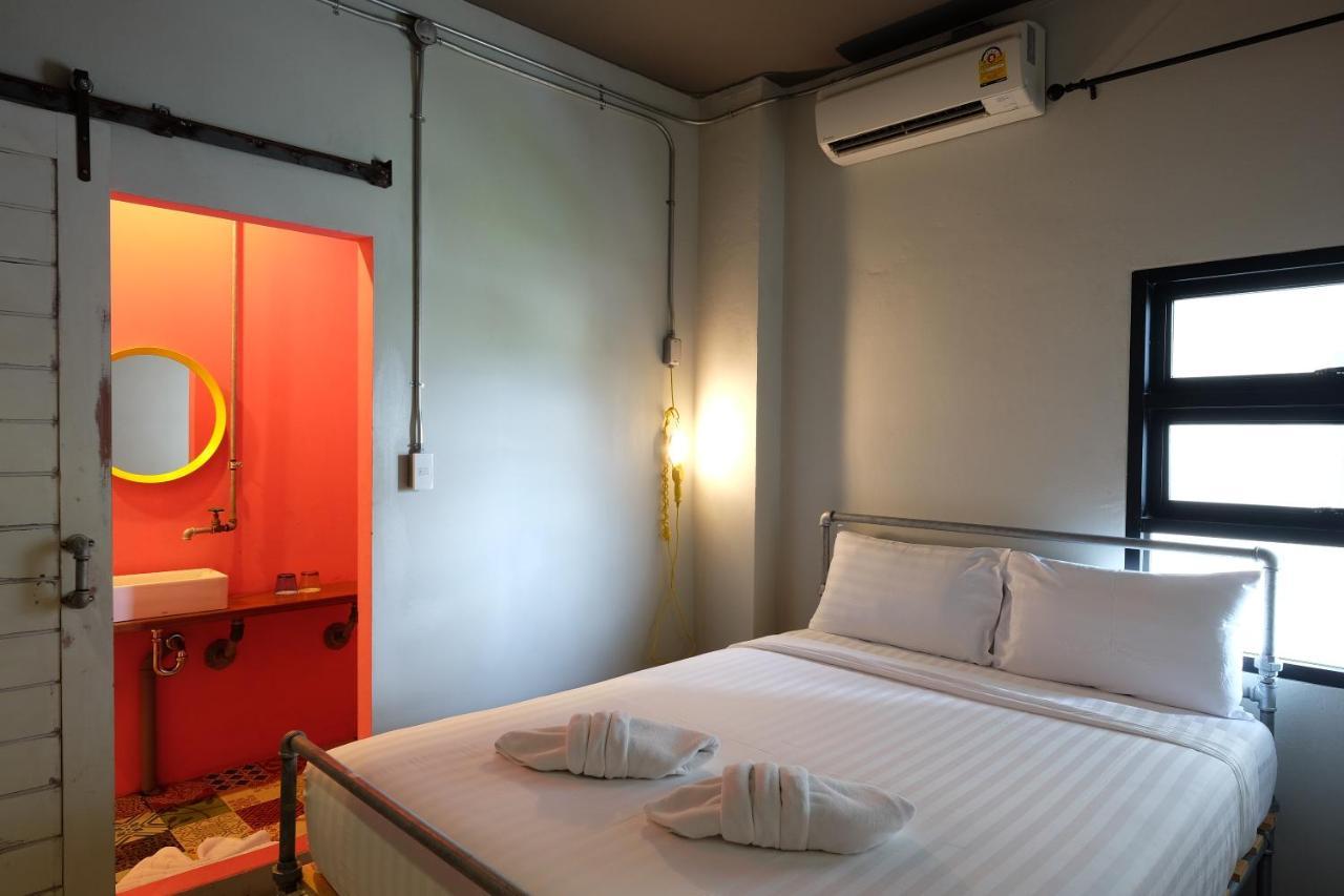 Bloo Hostel Phuket Extérieur photo