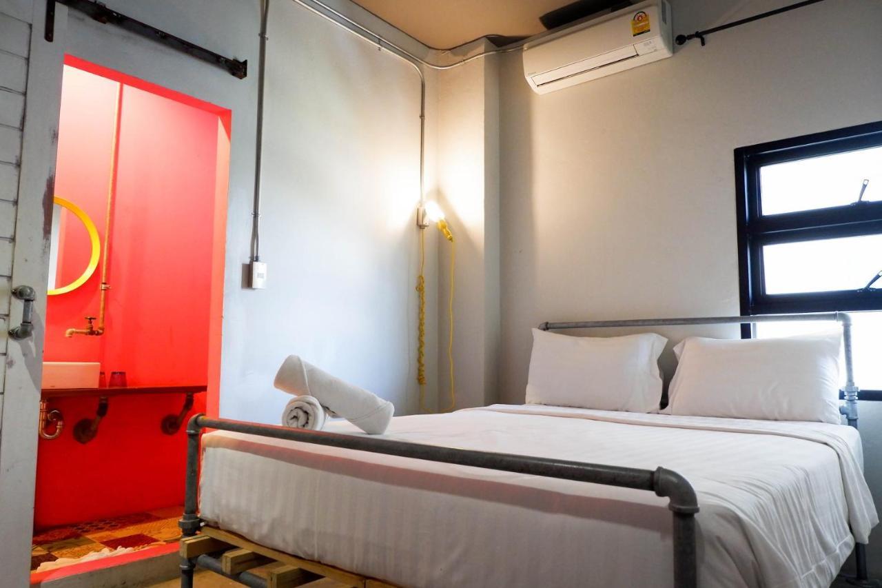 Bloo Hostel Phuket Extérieur photo